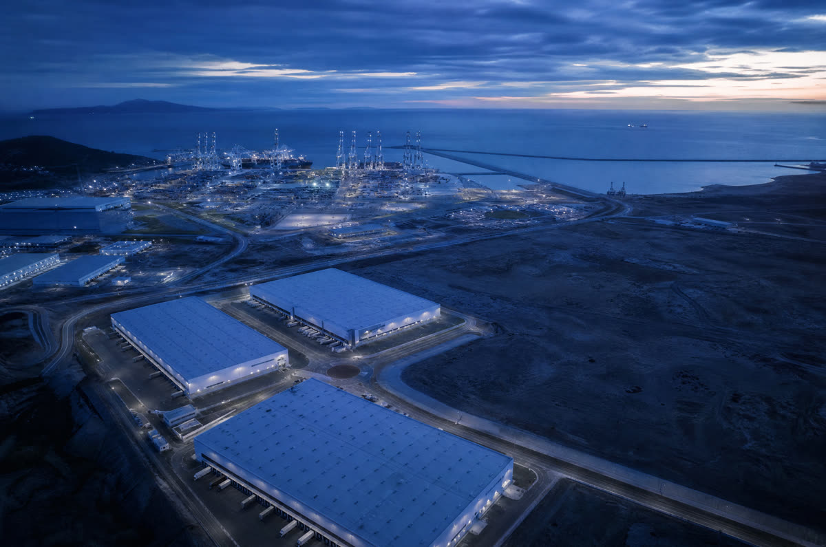Entrepôts logistiques et terrain industriel près du port de Tanger Med